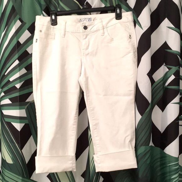 White Petite Cuffed Capris
